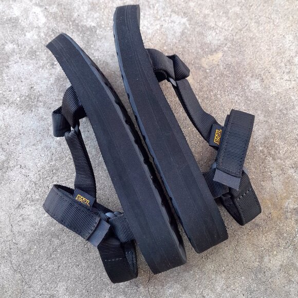 PREOWNED Teva Midform Universal Sandals Black Adjustable Straps Women's 7 - Picture 2 of 8